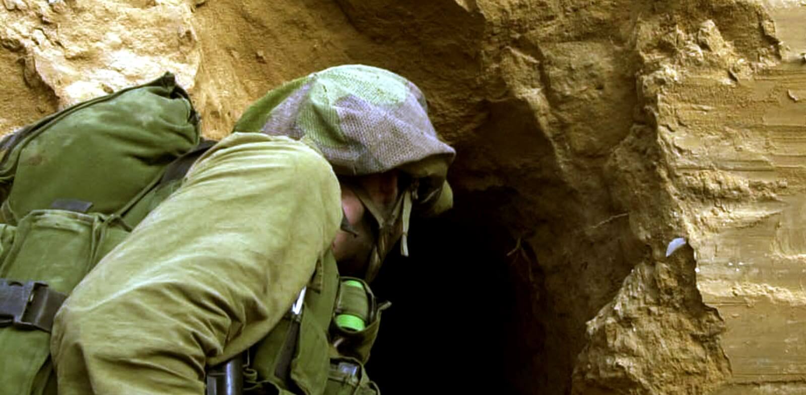 Israelischer Soldat bei der Tunnelöffnung Kredit: Reuters